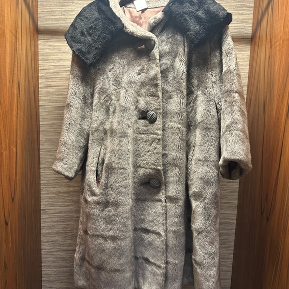 Jackets & Blazers - Vintage faux fur coat